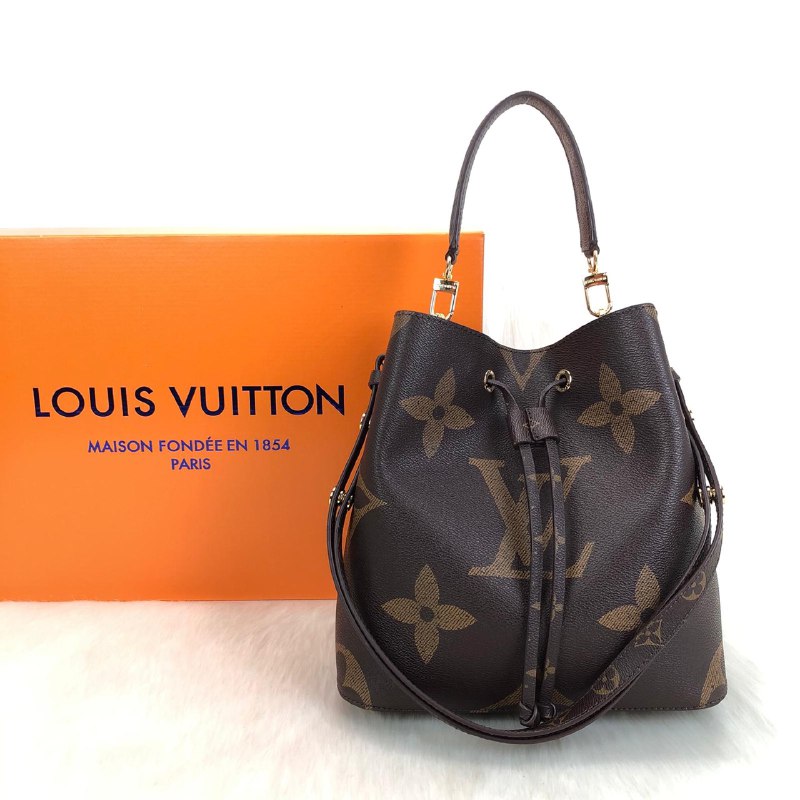 Louis Vuitton Neonoe Oversized Logo
